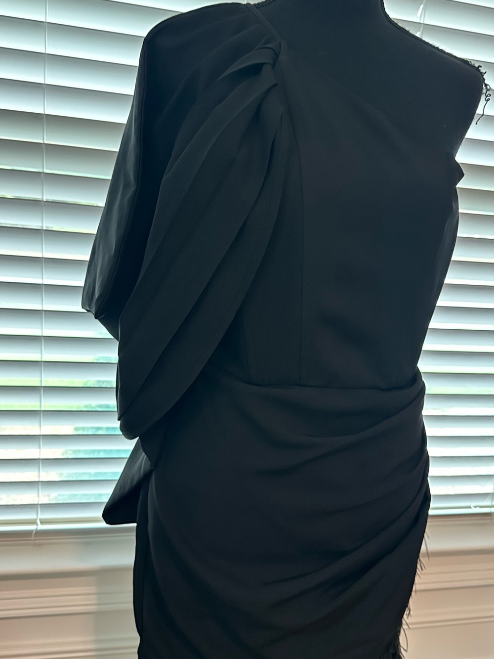 Elegant One-Shoulder Black Cocktail Dress with Statement Sleeve - Picture 3 of 4
